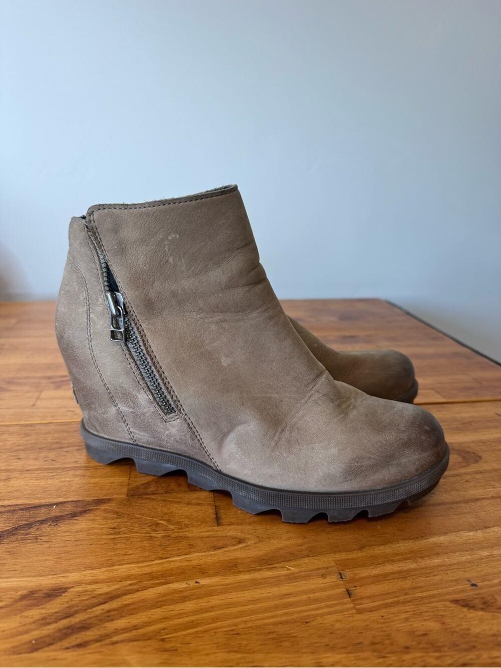 Sorel Joan Of Arctic Wedge Ankle Boots Side Zip Brown Tan Leather Size 8.5